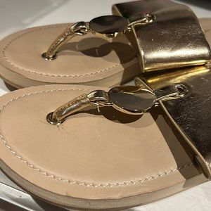 Also gold flip flops